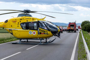 Fahrzeugüberschlag nach Kollision zweier Fahrzeuge auf der B35