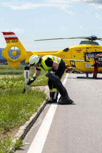 Fahrzeugüberschlag nach Kollision zweier Fahrzeuge auf der B35