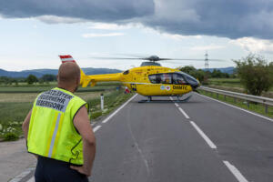 Fahrzeugüberschlag nach Kollision zweier Fahrzeuge auf der B35