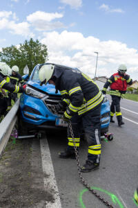 Fahrzeugüberschlag nach Kollision zweier Fahrzeuge auf der B35