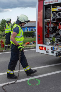 Fahrzeugüberschlag nach Kollision zweier Fahrzeuge auf der B35