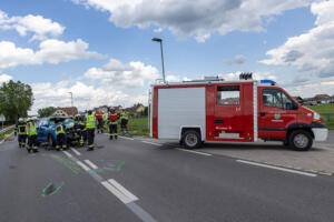 Fahrzeugüberschlag nach Kollision zweier Fahrzeuge auf der B35