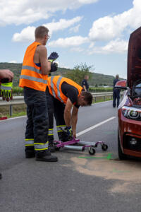 Fahrzeugüberschlag nach Kollision zweier Fahrzeuge auf der B35