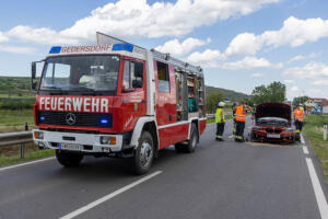 Fahrzeugüberschlag nach Kollision zweier Fahrzeuge auf der B35