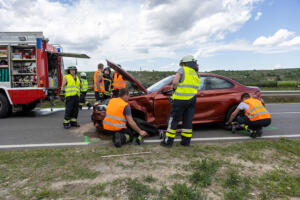 Fahrzeugüberschlag nach Kollision zweier Fahrzeuge auf der B35