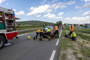 Fahrzeugüberschlag nach Kollision zweier Fahrzeuge auf der B35