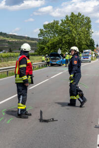 Fahrzeugüberschlag nach Kollision zweier Fahrzeuge auf der B35