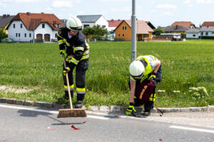 Fahrzeugüberschlag nach Kollision zweier Fahrzeuge auf der B35