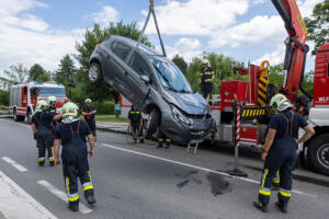 Kreuzungsunfall in Langenlois - Zwei Fahrzeuge schwer beschädigt