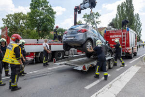 Kreuzungsunfall in Langenlois - Zwei Fahrzeuge schwer beschädigt