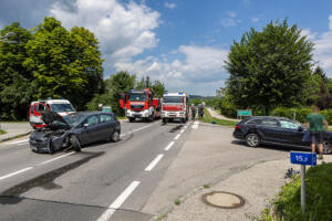 Kreuzungsunfall in Langenlois - Zwei Fahrzeuge schwer beschädigt