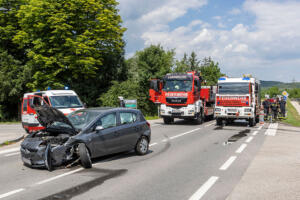 Kreuzungsunfall in Langenlois - Zwei Fahrzeuge schwer beschädigt