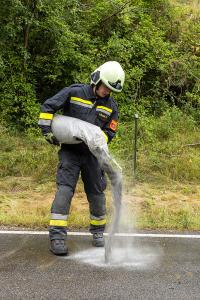 Fahrzeugüberschlag auf der regennassen L55 bei Langenlois