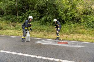 Fahrzeugüberschlag auf der regennassen L55 bei Langenlois