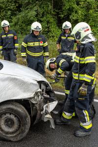 Fahrzeugüberschlag auf der regennassen L55 bei Langenlois