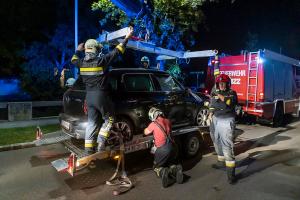 Zwei Fahrzeuge kollidieren auf der Langenloiser Zwettler Straße