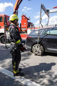 Lkw mit Panne auf der B218 - Auffahrunfall im Staubereich