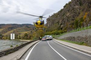 Kollision auf der B3 in Dürnstein - Frau schwer verletzt mit Christophorus 2 abtransportiert