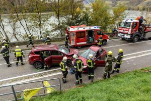 Kollision auf der B3 in Dürnstein - Frau schwer verletzt mit Christophorus 2 abtransportiert