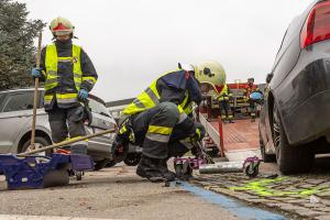 Pkw beim Einparken gerammt – Vier Fahrzeuge beschädigt