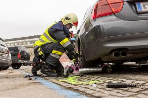 Pkw beim Einparken gerammt – Vier Fahrzeuge beschädigt