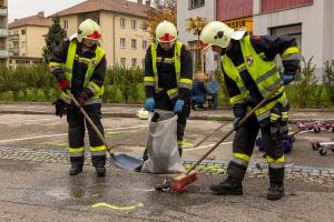 Pkw beim Einparken gerammt – Vier Fahrzeuge beschädigt