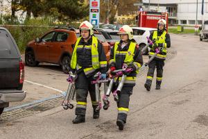 Pkw beim Einparken gerammt – Vier Fahrzeuge beschädigt