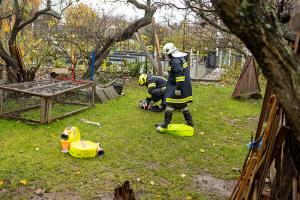 Brand von einem Holzverschlag droht auf Wohnhaus überzugreifen