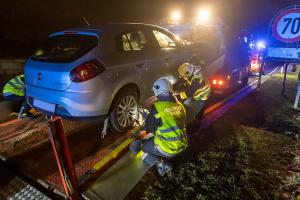 Zwei Fahrzeuge nach Unfall in Krems-Stein von der Feuerwehr geborgen
