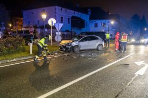 Zwei Fahrzeuge nach Unfall in Krems-Stein von der Feuerwehr geborgen