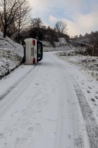 Wintersperre missachtet - Fahrzeug liegt auf der Beifahrerseite