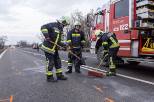 Zwei Unfälle unmittelbar nacheinander auf der B218