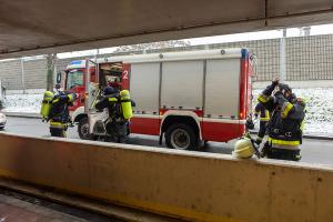 Brennender Salzsäcke in einem Kremser Parkhaus