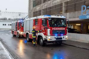 Brennender Salzsäcke in einem Kremser Parkhaus