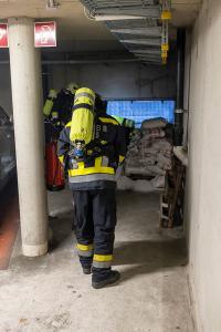 Brennender Salzsäcke in einem Kremser Parkhaus