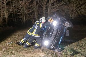 Ein Verletzter nach Fahrzeugüberschlag auf der L109