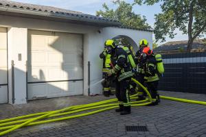 Drei Feuerwehren beim Brand einer Garage im Einsatz