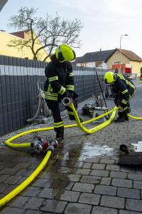 Drei Feuerwehren beim Brand einer Garage im Einsatz
