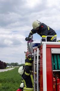 Kreuzungsunfall auf der L7073 in Theiss