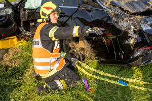 Fahrzeuglenker kann nach Überschlag sein Wrack selbstständig verlassen