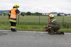 Lkw-Unfall durch medizinischen Notfall - Aufwendige Bergungsarbeiten