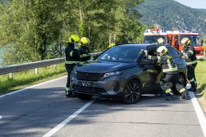 Pkw kommt ins Schleudern und prallt gegen ein entgegenkommendes Fahrzeug