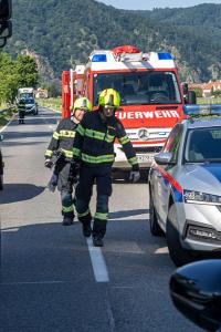 Pkw kommt ins Schleudern und prallt gegen ein entgegenkommendes Fahrzeug