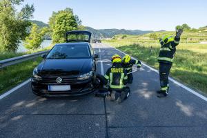 Pkw kommt ins Schleudern und prallt gegen ein entgegenkommendes Fahrzeug