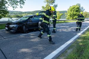 Pkw kommt ins Schleudern und prallt gegen ein entgegenkommendes Fahrzeug