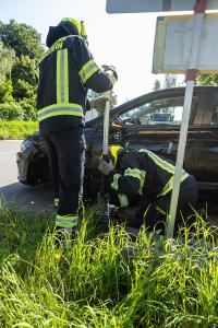 Pkw kommt ins Schleudern und prallt gegen ein entgegenkommendes Fahrzeug