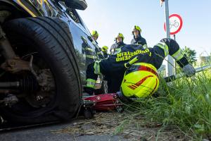 Pkw kommt ins Schleudern und prallt gegen ein entgegenkommendes Fahrzeug