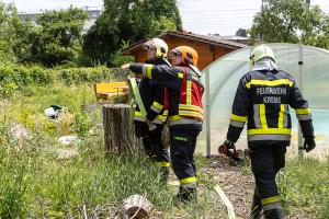 Dachstuhlbrand bei tropischen Temperaturen fordert die Feuerwehr