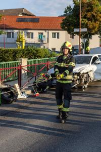 Zwei Pkw kollidieren auf der Höbenbachbrücke miteinander