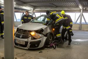Verkehrsunfall im Parkdeck des Kremser Bahnhofes